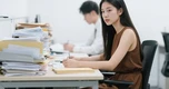 5 giờ chiều tan làm, sếp gọi vào phòng yêu cầu tăng ca thêm 2 tiếng: Nhân viên EQ cao chỉ nói đúng 1 câu
