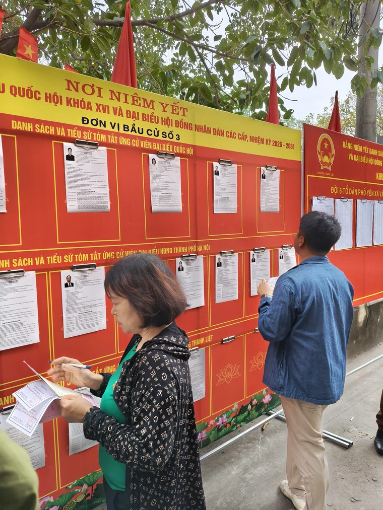 5 năm nữa mới có Chủ nhật đặc biệt thế này: Dậy sớm, đi ăn sáng, bầu cử rồi làm chiếc ảnh đăng lên Locket!