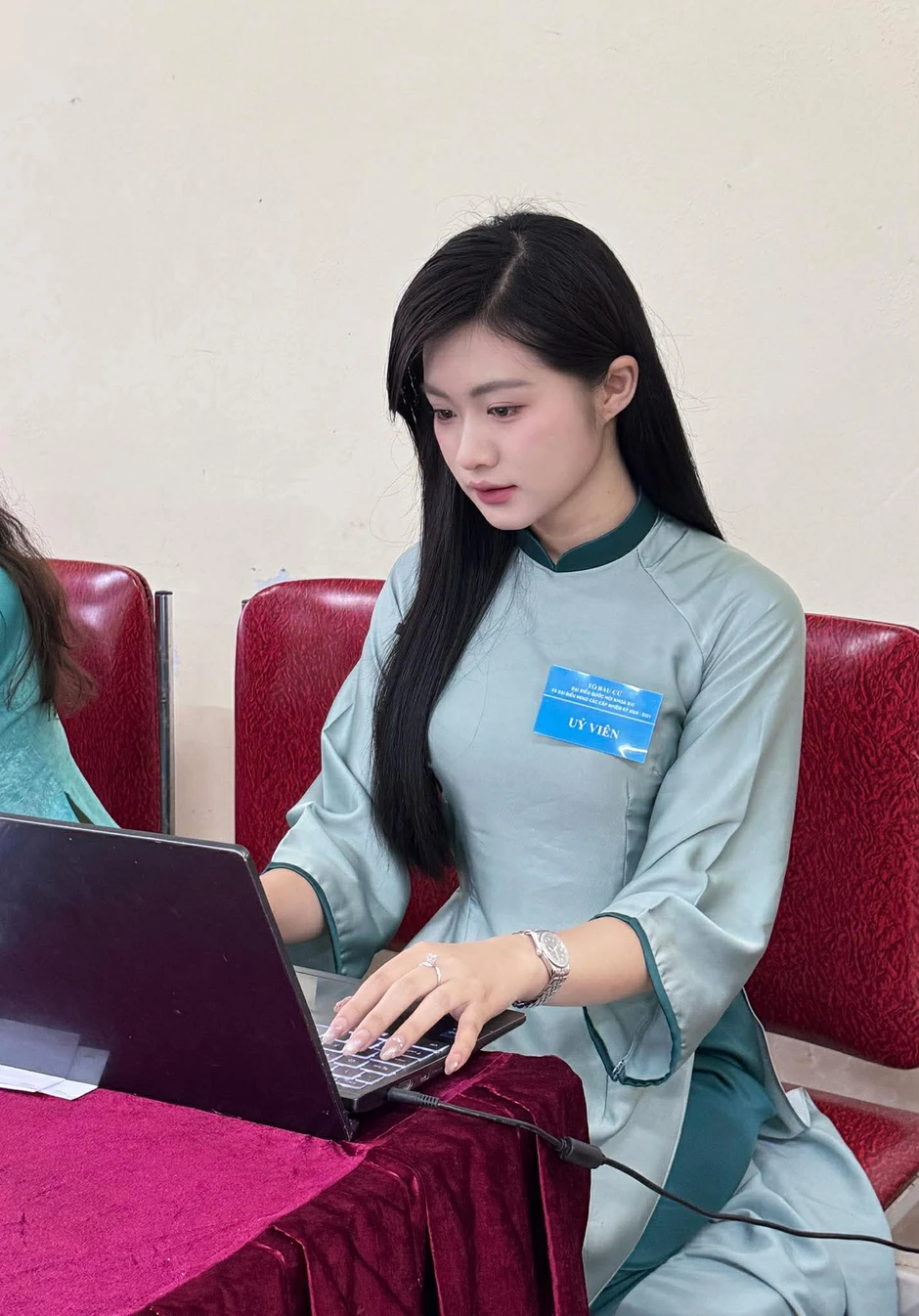 5 năm nữa mới có Chủ nhật đặc biệt thế này: Dậy sớm, đi ăn sáng, bầu cử rồi làm chiếc ảnh đăng lên Locket!