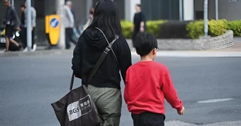 6 điều cha mẹ điểm 10 nên làm khi đón con tan học