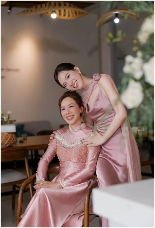 6 lần hoá trị, chủ động cạo tóc để điều trị ung thư ở tuổi 22: “Mình chọn tin là mình sẽ khỏi" 6 lần hoá trị, chủ động cạo tóc để điều trị ung thư ở tuổi 22: “Mình chọn tin là mình sẽ khỏi"