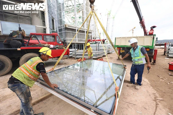 6.500 người 'vượt nắng, thắng mưa' tại nhà ga Phượng hoàng lửa sân bay Phú Quốc