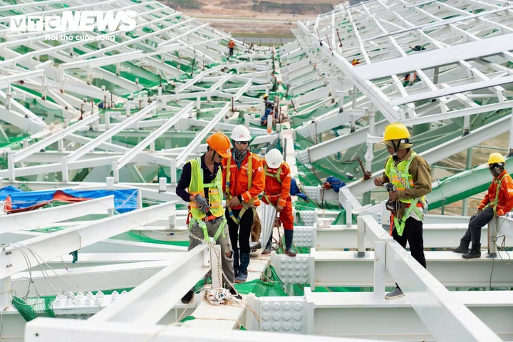 6.500 người 'vượt nắng, thắng mưa' tại nhà ga Phượng hoàng lửa sân bay Phú Quốc