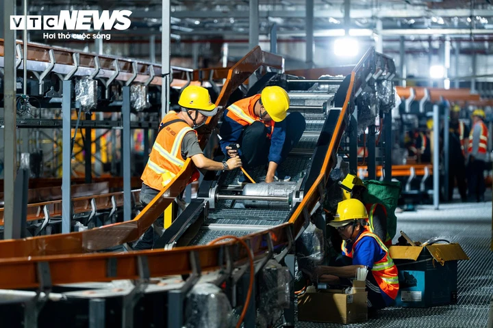 6.500 người 'vượt nắng, thắng mưa' tại nhà ga Phượng hoàng lửa sân bay Phú Quốc
