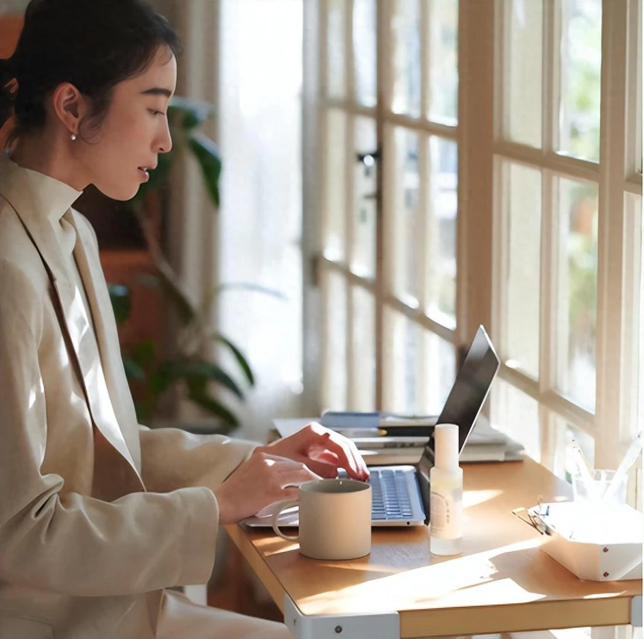 6h sáng “rửa mặt” bằng email sa thải, 30.000 người chung nỗi buồn mất việc: “Chúng tôi không có cơ hội nói lời tạm biệt” 6h sáng “rửa mặt” bằng email sa thải, 30.000 người chung nỗi buồn mất việc: “Chúng tôi không có cơ hội nói lời tạm biệt”