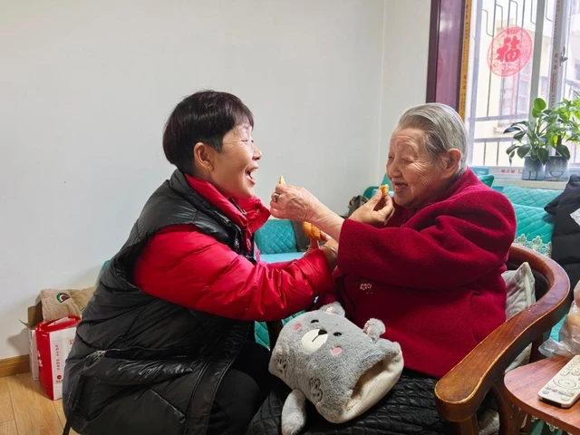 8 năm làm giúp việc cho nhà giàu, tôi nhận ra: Về già chỗ dựa không chỉ là tiền, 5 điều này mới quan trọng 8 năm làm giúp việc cho nhà giàu, tôi nhận ra: Về già chỗ dựa không chỉ là tiền, 5 điều này mới quan trọng