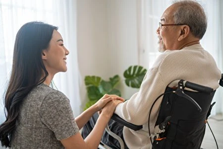 8 năm làm giúp việc cho nhà giàu, tôi nhận ra: Về già chỗ dựa không chỉ là tiền, 5 điều này mới quan trọng 8 năm làm giúp việc cho nhà giàu, tôi nhận ra: Về già chỗ dựa không chỉ là tiền, 5 điều này mới quan trọng