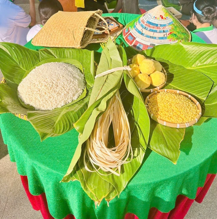 90 đội thi gói bánh chưng dâng Quốc Tổ Hùng Vương dịp giỗ Tổ 90 đội thi gói bánh chưng dâng Quốc Tổ Hùng Vương dịp giỗ Tổ