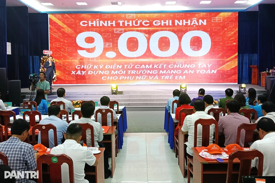 9.000 chữ ký cam kết xây dựng môi trường mạng an toàn cho phụ nữ, trẻ em 9.000 chữ ký cam kết xây dựng môi trường mạng an toàn cho phụ nữ, trẻ em