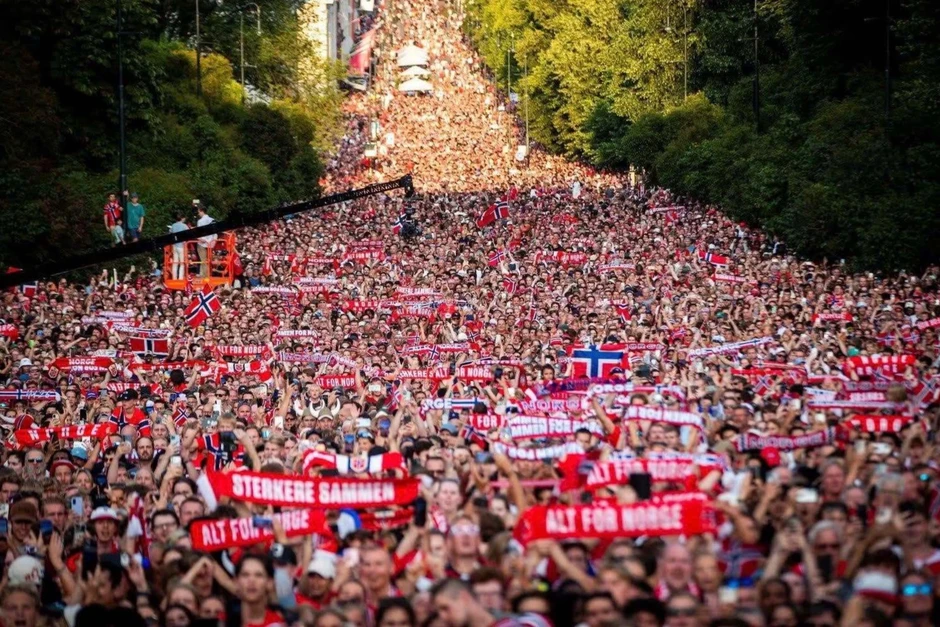 90.000 người "chèo thuyền" chào đón đội tuyển Na Uy về nước sau World Cup