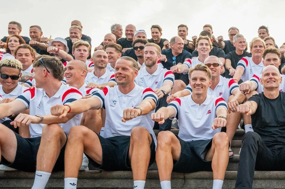 90.000 người "chèo thuyền" chào đón đội tuyển Na Uy về nước sau World Cup