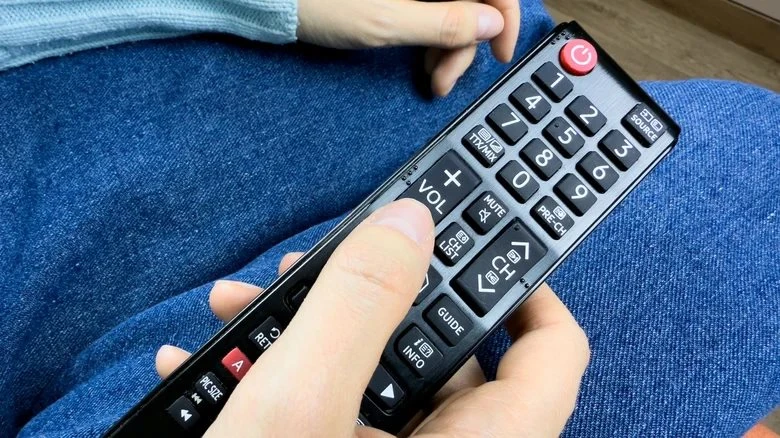 Ai giải thích được lý do điều khiển TV bấm không nhận mà cứ "đập vài cái" lại dùng như bình thường không? Ai giải thích được lý do điều khiển TV bấm không nhận mà cứ "đập vài cái" lại dùng như bình thường không?
