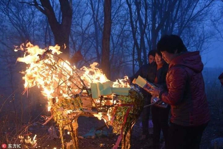 Ai là người đầu tiên nghĩ ra việc đốt vàng mã? Ai là người đầu tiên nghĩ ra việc đốt vàng mã?