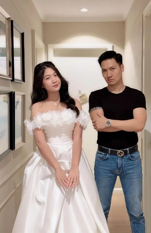 Ái nữ nhà diễn viên Mạnh Trường tròn 17 tuổi: Bé Chip giờ đã thành thiếu nữ, không chỉ xinh đẹp mà còn cực tài năng Ái nữ nhà diễn viên Mạnh Trường tròn 17 tuổi: Bé Chip giờ đã thành thiếu nữ, không chỉ xinh đẹp mà còn cực tài năng