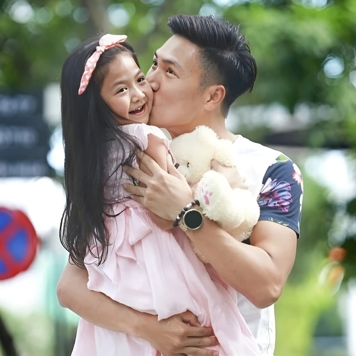Ái nữ nhà diễn viên Mạnh Trường tròn 17 tuổi: Bé Chip giờ đã thành thiếu nữ, không chỉ xinh đẹp mà còn cực tài năng Ái nữ nhà diễn viên Mạnh Trường tròn 17 tuổi: Bé Chip giờ đã thành thiếu nữ, không chỉ xinh đẹp mà còn cực tài năng