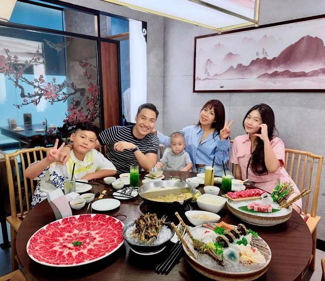 Ái nữ nhà diễn viên Mạnh Trường tròn 17 tuổi: Bé Chip giờ đã thành thiếu nữ, không chỉ xinh đẹp mà còn cực tài năng Ái nữ nhà diễn viên Mạnh Trường tròn 17 tuổi: Bé Chip giờ đã thành thiếu nữ, không chỉ xinh đẹp mà còn cực tài năng