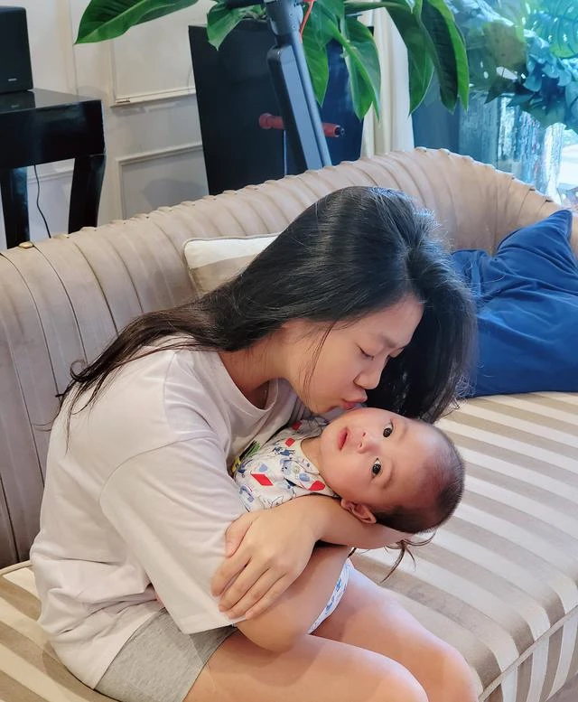 Ái nữ nhà diễn viên Mạnh Trường tròn 17 tuổi: Bé Chip giờ đã thành thiếu nữ, không chỉ xinh đẹp mà còn cực tài năng Ái nữ nhà diễn viên Mạnh Trường tròn 17 tuổi: Bé Chip giờ đã thành thiếu nữ, không chỉ xinh đẹp mà còn cực tài năng