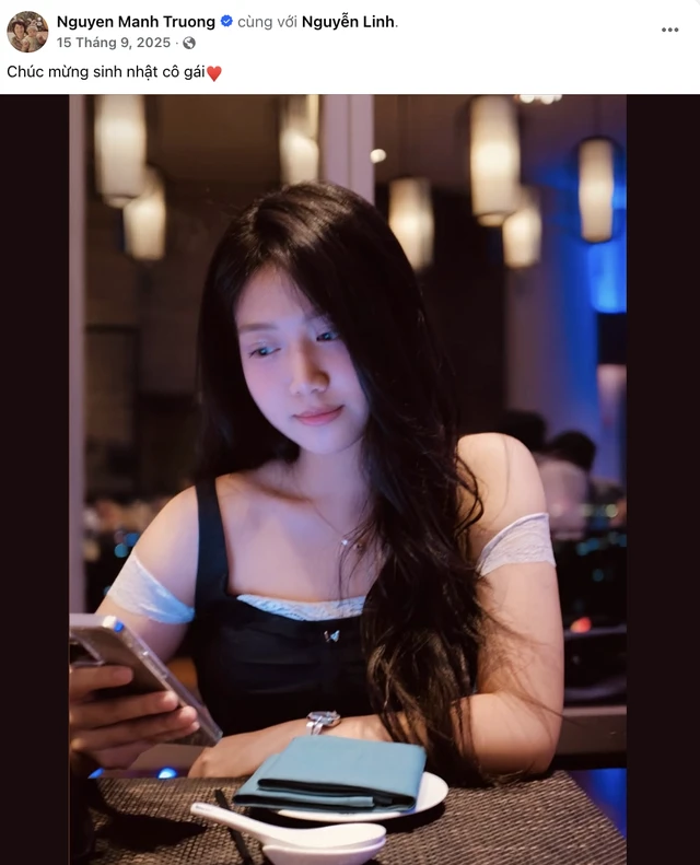 Ái nữ nhà diễn viên Mạnh Trường tròn 17 tuổi: Bé Chip giờ đã thành thiếu nữ, không chỉ xinh đẹp mà còn cực tài năng Ái nữ nhà diễn viên Mạnh Trường tròn 17 tuổi: Bé Chip giờ đã thành thiếu nữ, không chỉ xinh đẹp mà còn cực tài năng