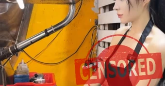 Ăn mặc phản cảm đứng bán "lẩu bò", chiêu trò marketing của hot girl xinh đẹp khiến CĐM không khỏi ngán ngẩm