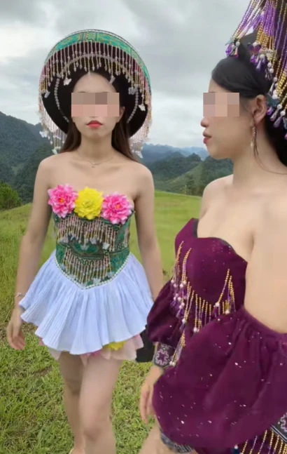 Ăn mặc phản cảm quay video, 2 cô nàng Ăn mặc phản cảm quay video, 2 cô nàng
