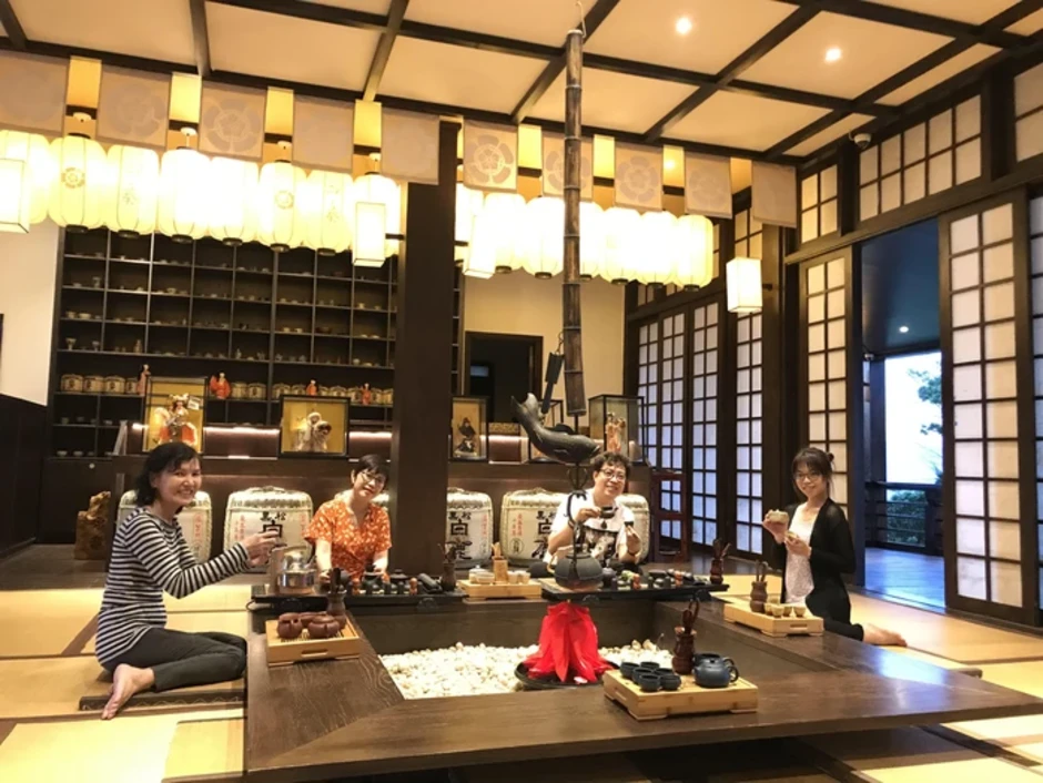 Ăn Tết bên ngoài: Lựa chọn của gia đình ngày nay