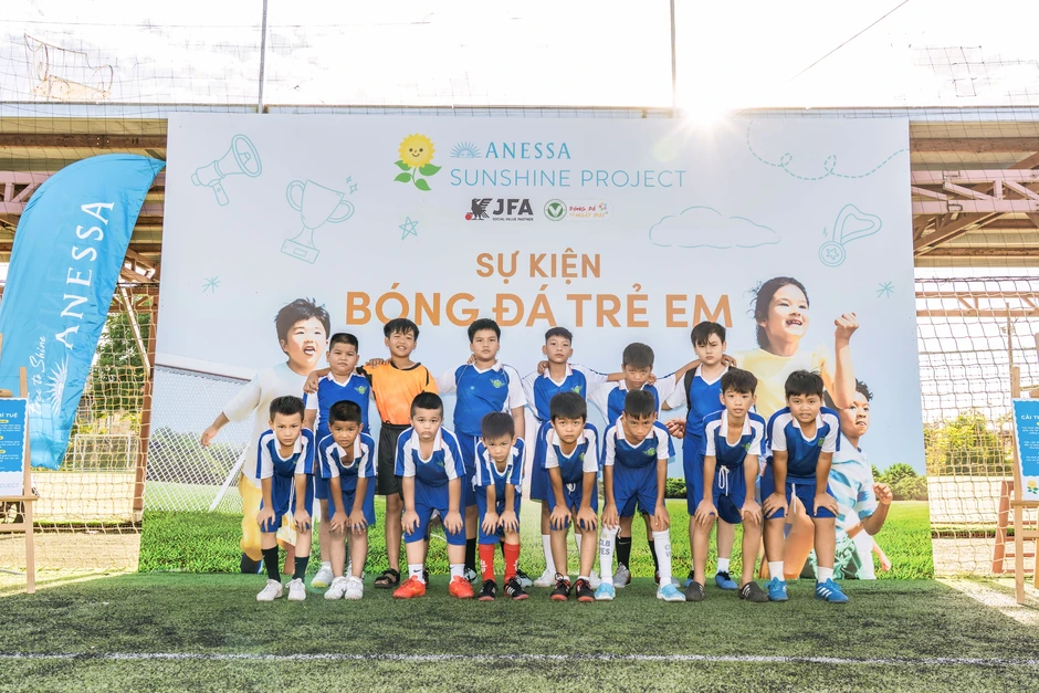 Anessa cùng trẻ em Việt học cách vui chơi an toàn dưới nắng