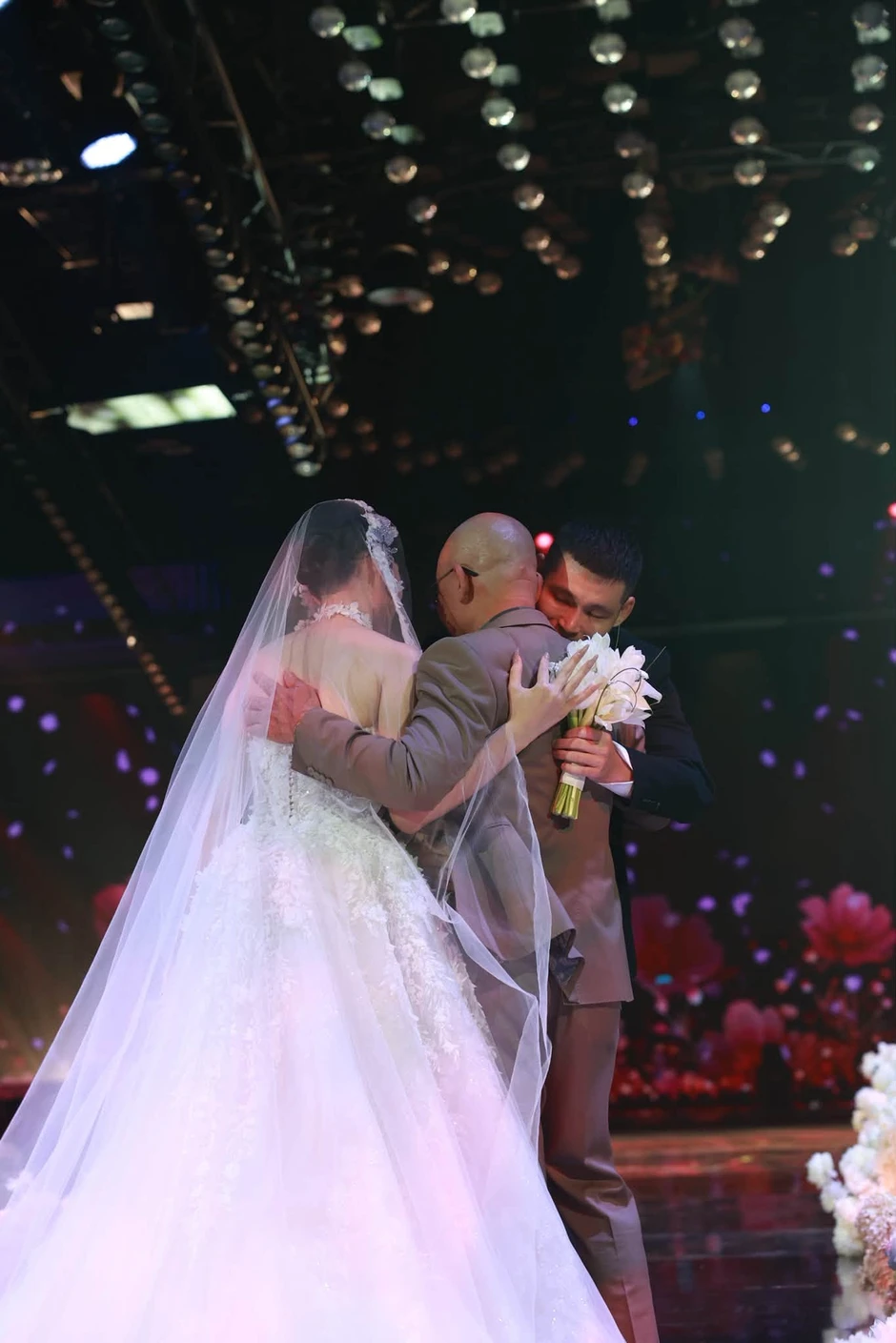 Ảnh chưa từng công bố của Quang Vinh và Mỹ Linh