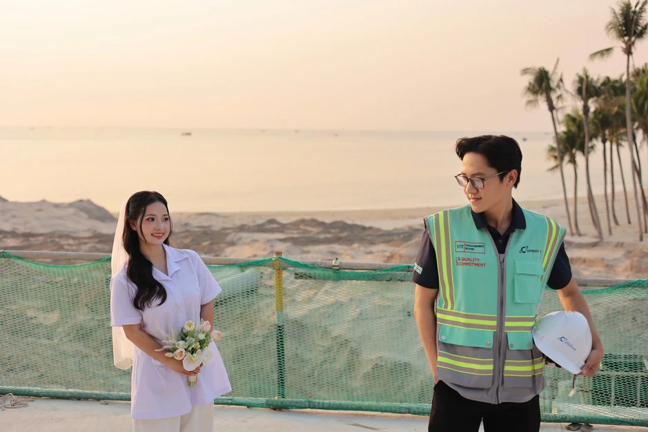 Ảnh cưới ở công trường 'gây sốt': Cô gái vượt 2.000 km về miền Tây làm dâu Ảnh cưới ở công trường 'gây sốt': Cô gái vượt 2.000 km về miền Tây làm dâu