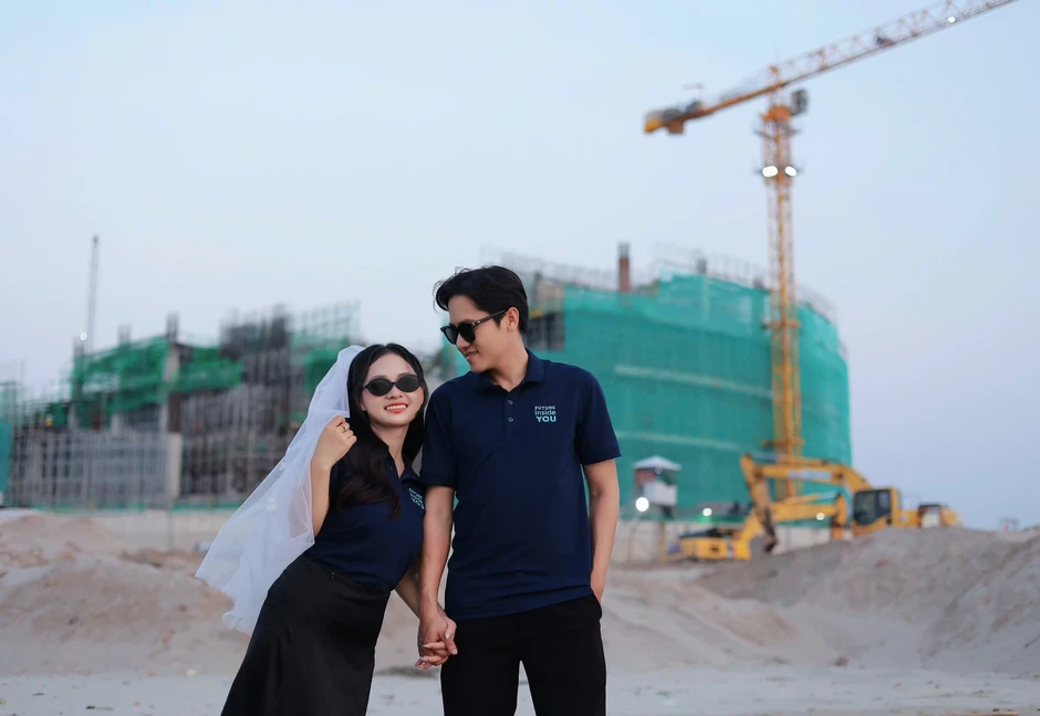 Ảnh cưới ở công trường 'gây sốt': Cô gái vượt 2.000 km về miền Tây làm dâu Ảnh cưới ở công trường 'gây sốt': Cô gái vượt 2.000 km về miền Tây làm dâu