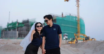 Ảnh cưới ở công trường 'gây sốt': Cô gái vượt 2.000 km về miền Tây làm dâu