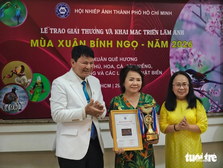 Ảnh pháo hoa góc lạ giúp Hoàng Bích Nhung đoạt giải nhất