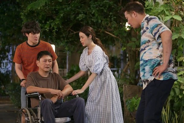 Anh trai tôi đưa bố mẹ đi du lịch mỗi năm, còn tôi là người đóng tiền thuốc suốt 7 năm và chưa từng được ai nhắc đến Anh trai tôi đưa bố mẹ đi du lịch mỗi năm, còn tôi là người đóng tiền thuốc suốt 7 năm và chưa từng được ai nhắc đến