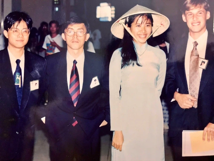 'Áo dài là hơi thở, là cuộc sống của tôi' 'Áo dài là hơi thở, là cuộc sống của tôi'