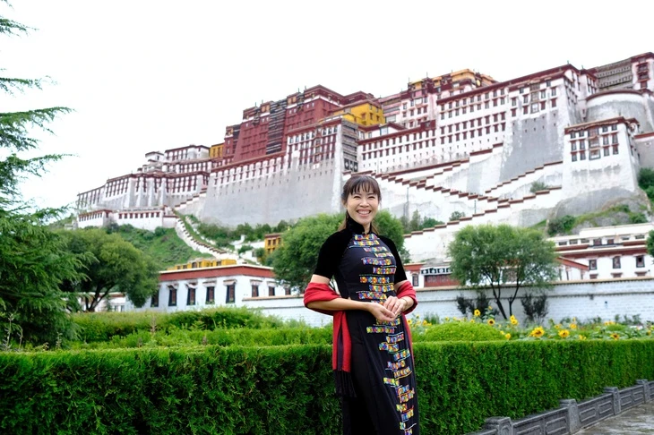 'Áo dài là hơi thở, là cuộc sống của tôi' 'Áo dài là hơi thở, là cuộc sống của tôi'