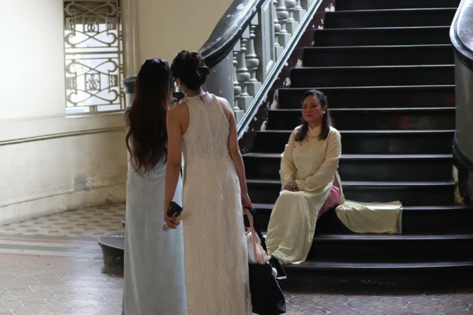 Áo dài ngày Tết: Nét đẹp không đổi giữa lòng đô thị hiện đại Áo dài ngày Tết: Nét đẹp không đổi giữa lòng đô thị hiện đại