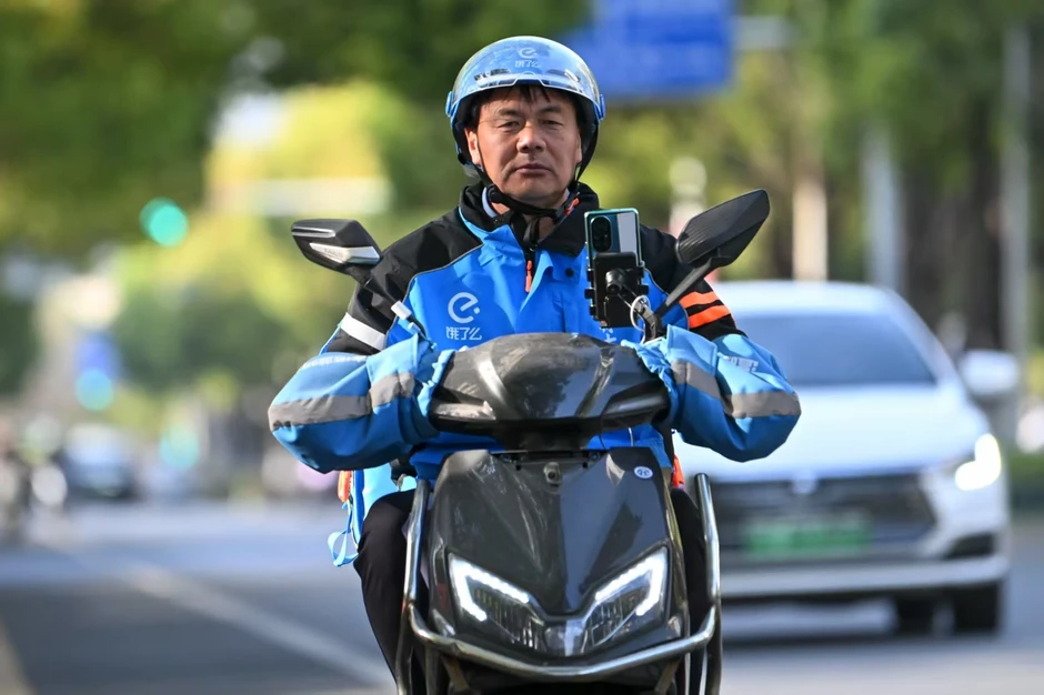Áp lực "khách mắng, chậm đơn" giúp shipper Trung Quốc có dấu mốc đổi đời Áp lực "khách mắng, chậm đơn" giúp shipper Trung Quốc có dấu mốc đổi đời