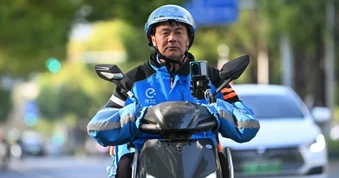 Áp lực "khách mắng, chậm đơn" giúp shipper Trung Quốc có dấu mốc đổi đời