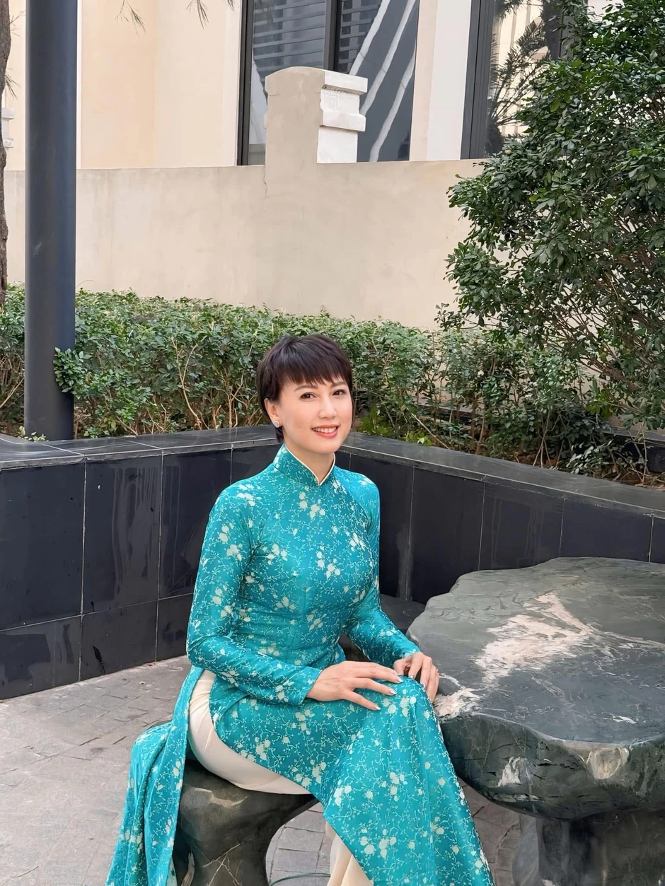 Bà ngoại SN 1977 hot nhất Việt Nam thả dáng “choáy”, cứ xuất hiện là xôn xao Bà ngoại SN 1977 hot nhất Việt Nam thả dáng “choáy”, cứ xuất hiện là xôn xao