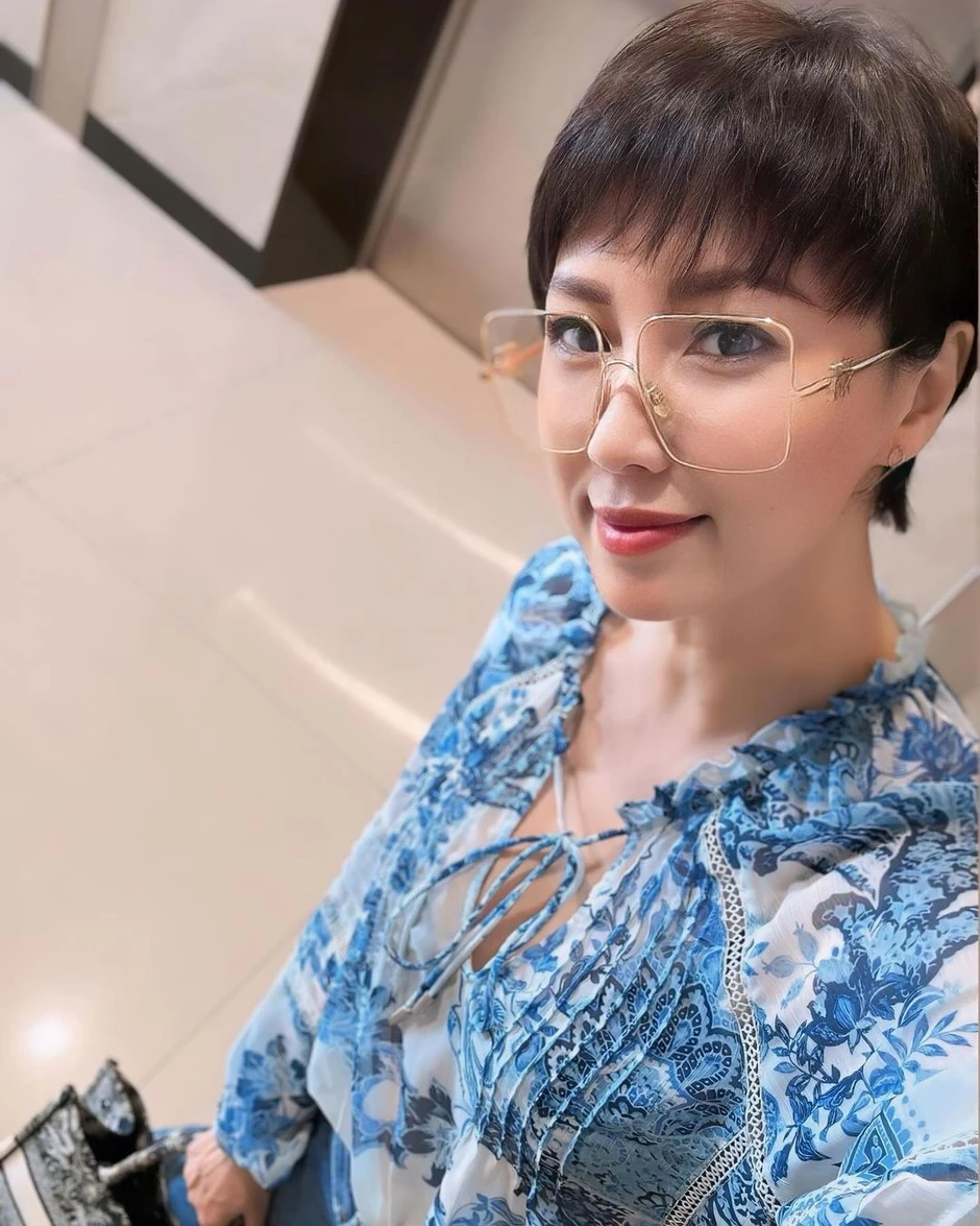Bà ngoại SN 1977 hot nhất Việt Nam thả dáng “choáy”, cứ xuất hiện là xôn xao Bà ngoại SN 1977 hot nhất Việt Nam thả dáng “choáy”, cứ xuất hiện là xôn xao