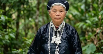 Bà Riu hiến đất xây trường cho trẻ nhỏ