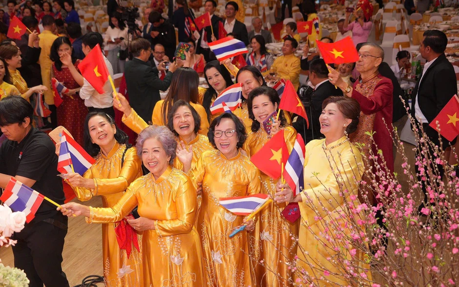 Ba thế hệ trong một mái nhà ngày Tết Ba thế hệ trong một mái nhà ngày Tết