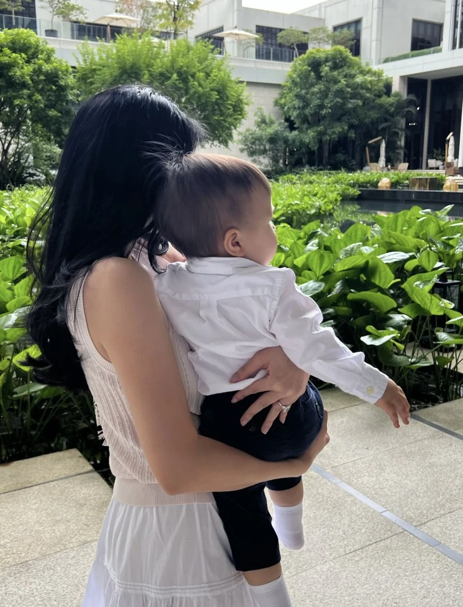 Bán 1 chỉ vàng lấy 4 triệu mua sữa cho con, 10 năm sau, mẹ bỉm Hà Nội phục hồi: Mua vàng đều như vắt tranh, đu đỉnh cũng mặc! Bán 1 chỉ vàng lấy 4 triệu mua sữa cho con, 10 năm sau, mẹ bỉm Hà Nội phục hồi: Mua vàng đều như vắt tranh, đu đỉnh cũng mặc!