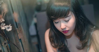 Bạn thân lấy chồng 3 năm, lần đầu gọi tôi đến nhà lúc nửa đêm chỉ để... tôi nhìn chồng cô ấy