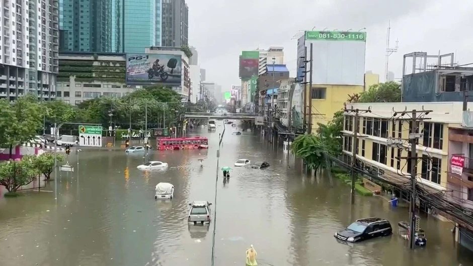 Bangkok tuyên bố thảm họa lũ lụt 2026: Cảnh tượng kinh hoàng tại thủ đô Thái Lan Bangkok tuyên bố thảm họa lũ lụt 2026: Cảnh tượng kinh hoàng tại thủ đô Thái Lan