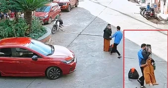 Bật cười với pha xử lý người phụ nữ chắn đường giao thông của anh bảo vệ
