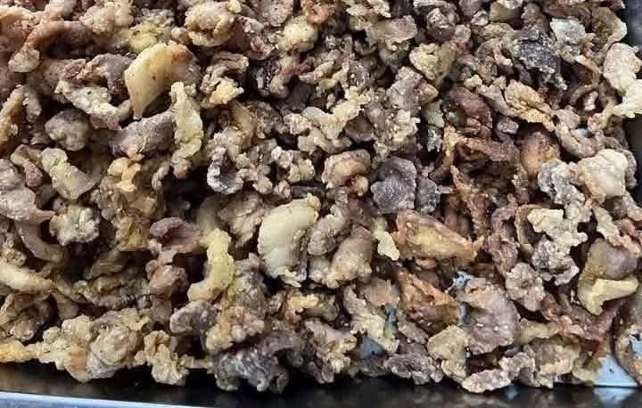 Bất ngờ: 1 người đàn ông xuất hiện ở cả 2 vụ lùm xùm suất ăn bán trú tóp mỡ và 300 tấn thịt lợn bẩn ở Hà Nội cách đây 6 tháng Bất ngờ: 1 người đàn ông xuất hiện ở cả 2 vụ lùm xùm suất ăn bán trú tóp mỡ và 300 tấn thịt lợn bẩn ở Hà Nội cách đây 6 tháng