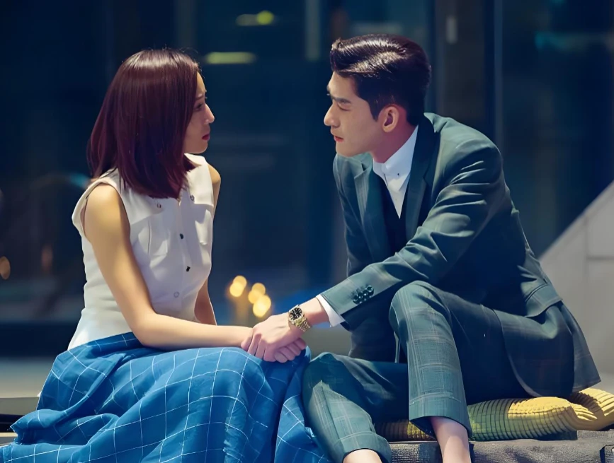Bất ngờ được nữ đại gia hơn 3 tuổi theo đuổi, càng được chiều chuộng tôi càng sợ hãi Bất ngờ được nữ đại gia hơn 3 tuổi theo đuổi, càng được chiều chuộng tôi càng sợ hãi