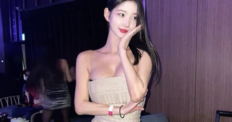 Bất ngờ ghé thăm Việt Nam, nữ DJ nổi tiếng khoe dáng bốc lửa, khiến fan tiếc "nháo nhào" săn chữ ký