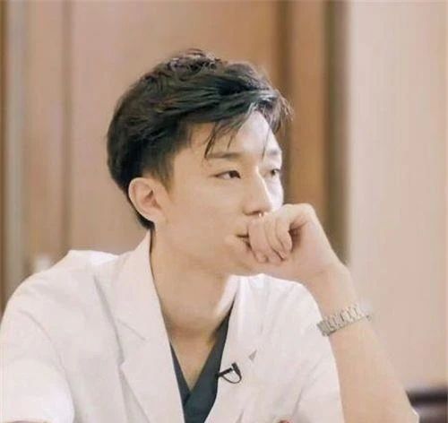 Bất ngờ với danh tính giám đốc Trung tâm Thẩm mỹ Y khoa, có 1,2 triệu follower trên mạng Bất ngờ với danh tính giám đốc Trung tâm Thẩm mỹ Y khoa, có 1,2 triệu follower trên mạng