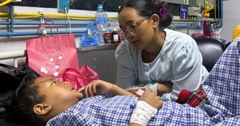 Bé trai 8 tuổi trèo cây tránh lũ, sống sót kỳ diệu giữa thảm họa ở Nepal